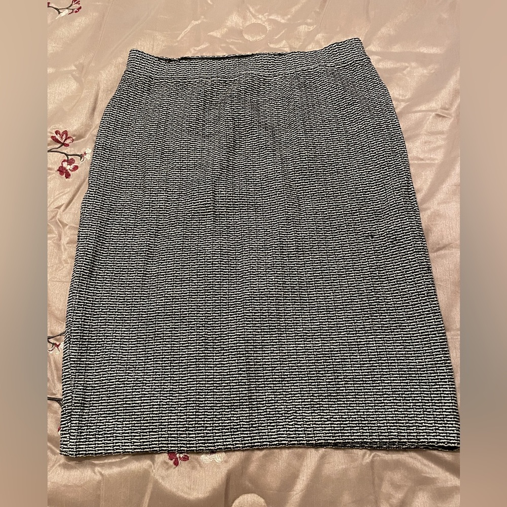 Black and white knit St John skirt, size 6